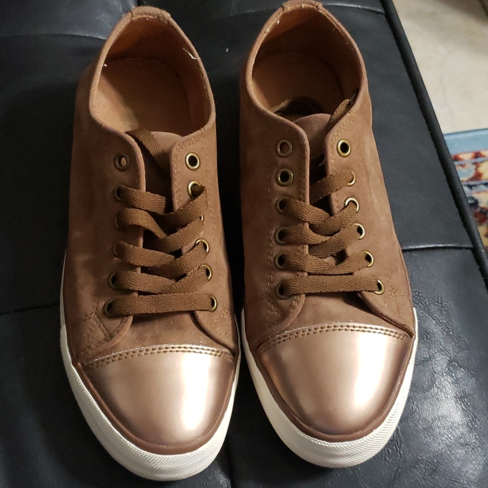Womans Sneaker,brown,size 8.5M